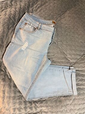Celebrity Pink Boyfriend capri Jeans with Subtle Distress Size 13         #8